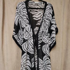 Black and White tropical print Tie Front Kimono